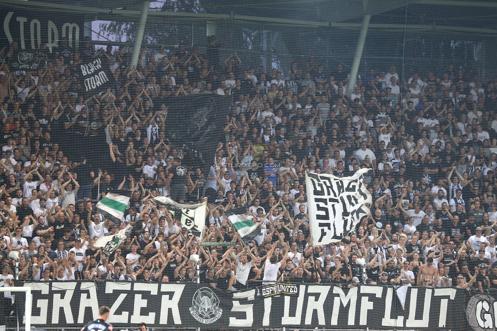 Sturm Graz - Ajax Amsterdam
UEFA Champions League Qualifikation 2. Runde, SK Sturm Graz - Ajax Amsterdam, Stadion Liebenau Graz, 01.08.2018. 

Foto zeigt Fans von Sturm
