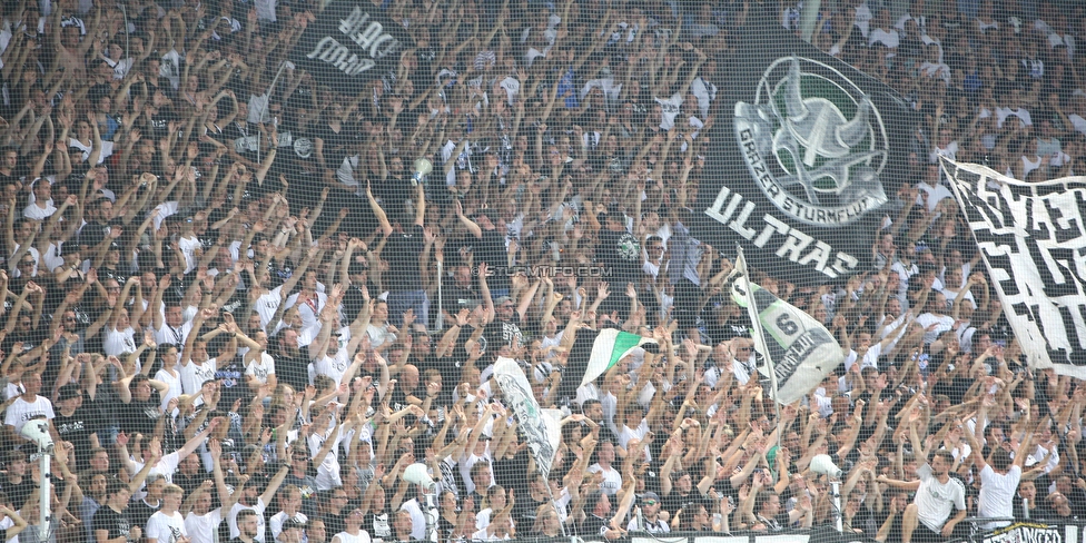 Sturm Graz - Ajax Amsterdam
UEFA Champions League Qualifikation 2. Runde, SK Sturm Graz - Ajax Amsterdam, Stadion Liebenau Graz, 01.08.2018. 

Foto zeigt Fans von Sturm
