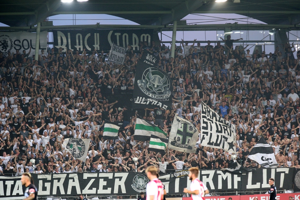 Sturm Graz - Ajax Amsterdam
UEFA Champions League Qualifikation 2. Runde, SK Sturm Graz - Ajax Amsterdam, Stadion Liebenau Graz, 01.08.2018. 

Foto zeigt Fans von Sturm
