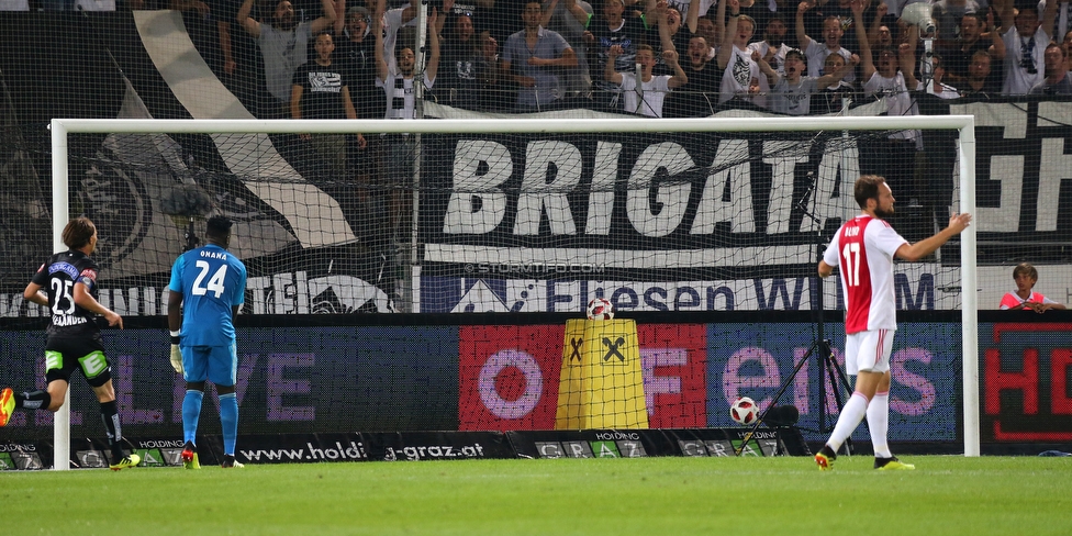 Sturm Graz - Ajax Amsterdam
UEFA Champions League Qualifikation 2. Runde, SK Sturm Graz - Ajax Amsterdam, Stadion Liebenau Graz, 01.08.2018. 

Foto zeigt Stefan Hierlaender (Sturm), Andre Onana (Ajax) und Daley Blind (Ajax)
Schlüsselwörter: tor