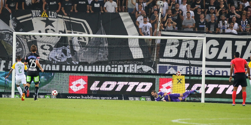 Sturm Graz - Larnaka
UEFA Europa League Qualifikation 3. Runde, SK Sturm Graz - AEK Larnaka, Stadion Liebenau Graz, 09.08.2018. 

Foto zeigt Igor Silva (Larnaka), Stefan Hierlaender (Sturm) und Tono Ramirez (Larnaka)
