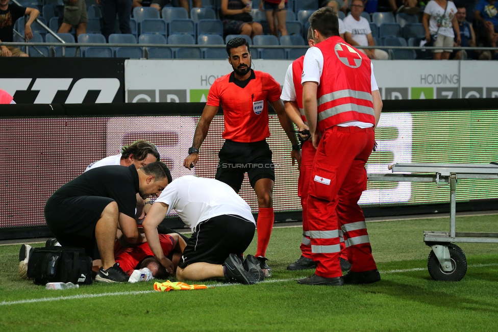 Sturm Graz - Larnaka
UEFA Europa League Qualifikation 3. Runde, SK Sturm Graz - AEK Larnaka, Stadion Liebenau Graz, 09.08.2018. 

Foto zeigt Schiedsrichterassistent Fredrik Klyver, Schiedsrichter Mohammed Al-Hakim und Sanitaeter
