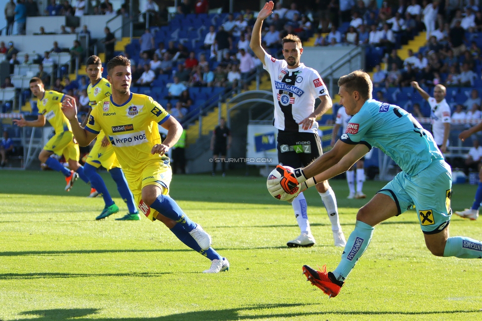 St. Poelten - Sturm Graz
Oesterreichische Fussball Bundesliga, 3. Runde, SKN St. Poelten - SK Sturm Graz, Arena St. Poelten, 12.08.2018. 

Foto zeigt Markus Lackner (Sturm) und Joerg Siebenhandl (Sturm)
