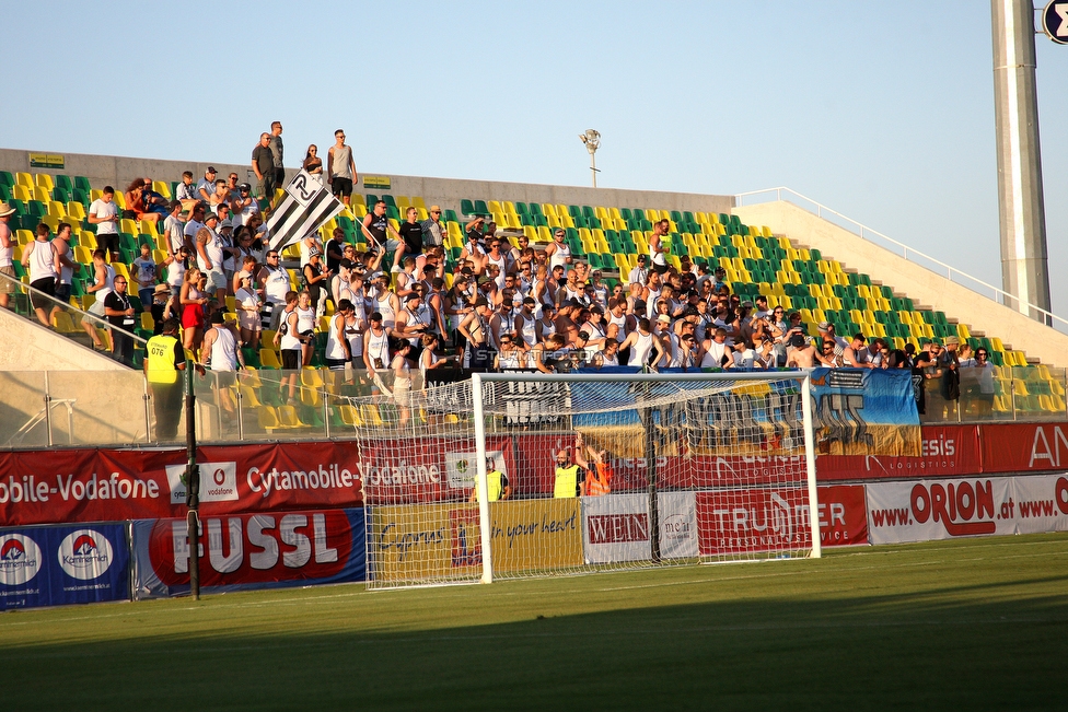 Larnaka - Sturm Graz
UEFA Europa League Qualifikation 3. Runde, AEK Larnaka - SK Sturm Graz, AEK Arena Larnaka, 16.08.2018. 

Foto zeigt Fans von Sturm
