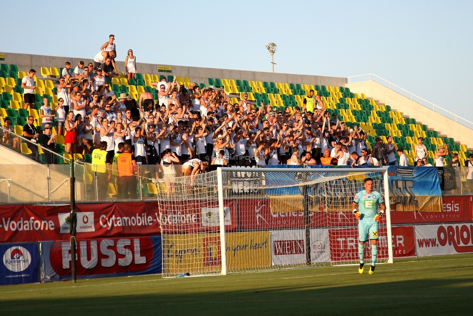 Larnaka - Sturm Graz
UEFA Europa League Qualifikation 3. Runde, AEK Larnaka - SK Sturm Graz, AEK Arena Larnaka, 16.08.2018. 

Foto zeigt Fans von Sturm
