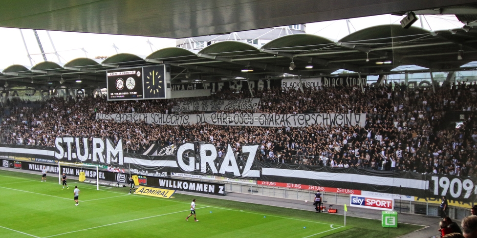 Sturm Graz - Rapid Wien
Oesterreichische Fussball Bundesliga, 6. Runde, SK Sturm Graz - SK Rapid Wien, Stadion Liebenau Graz, 02.09.2018. 

Foto zeigt Fans von Sturm mit einem Spruchband
