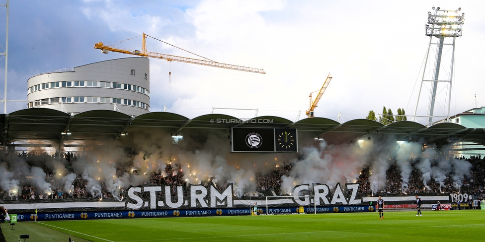 Sturm Graz - Rapid Wien
Oesterreichische Fussball Bundesliga, 6. Runde, SK Sturm Graz - SK Rapid Wien, Stadion Liebenau Graz, 02.09.2018. 

Foto zeigt Fans von Sturm mit einer Choreografie
