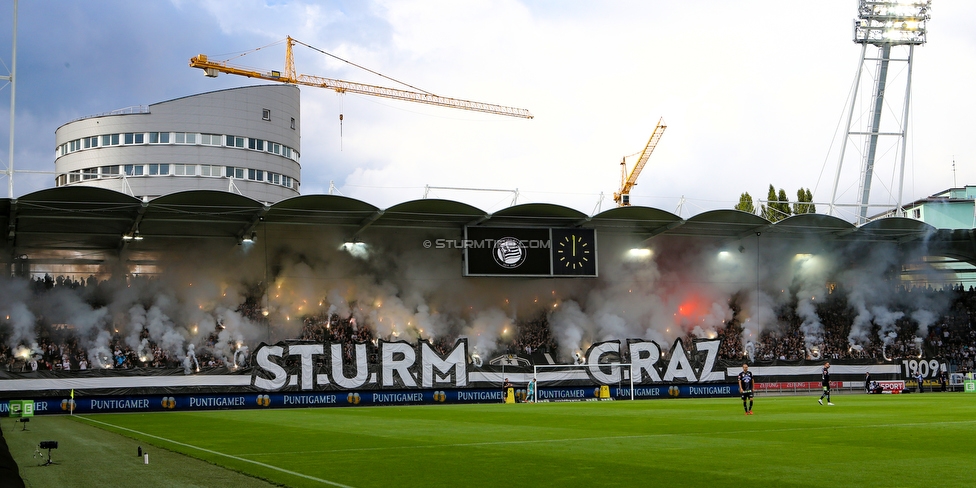 Sturm Graz - Rapid Wien
Oesterreichische Fussball Bundesliga, 6. Runde, SK Sturm Graz - SK Rapid Wien, Stadion Liebenau Graz, 02.09.2018. 

Foto zeigt Fans von Sturm mit einer Choreografie
