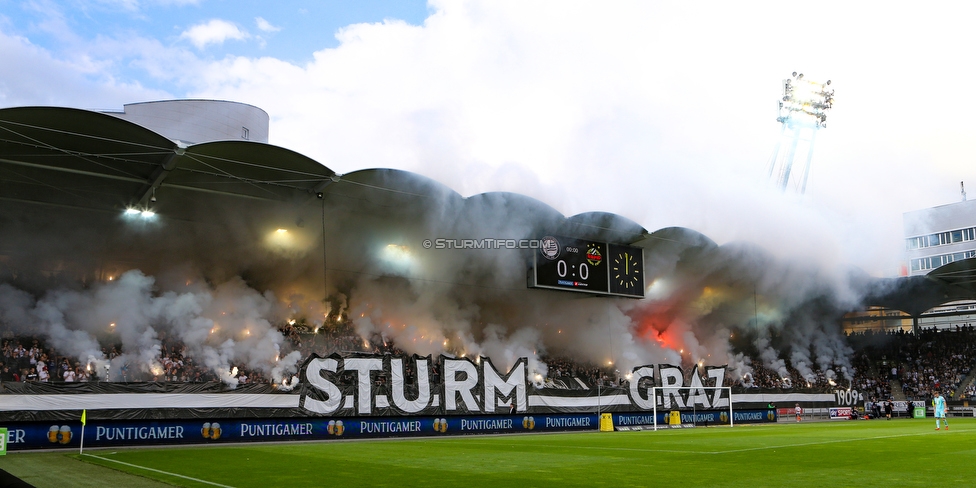 Sturm Graz - Rapid Wien
Oesterreichische Fussball Bundesliga, 6. Runde, SK Sturm Graz - SK Rapid Wien, Stadion Liebenau Graz, 02.09.2018. 

Foto zeigt Fans von Sturm mit einer Choreografie
