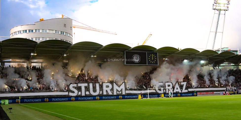 Sturm Graz - Rapid Wien
Oesterreichische Fussball Bundesliga, 6. Runde, SK Sturm Graz - SK Rapid Wien, Stadion Liebenau Graz, 02.09.2018. 

Foto zeigt Fans von Sturm mit einer Choreografie
Schlüsselwörter: pyrotechnik