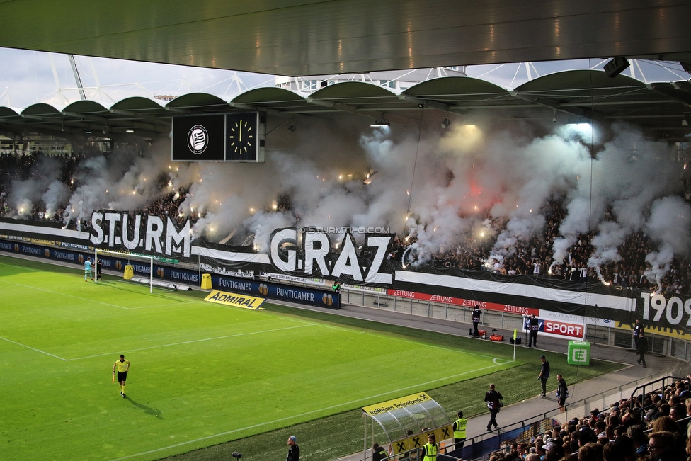 Sturm Graz - Rapid Wien
Oesterreichische Fussball Bundesliga, 6. Runde, SK Sturm Graz - SK Rapid Wien, Stadion Liebenau Graz, 02.09.2018. 

Foto zeigt Fans von Sturm mit einer Choreografie
Schlüsselwörter: pyrotechnik