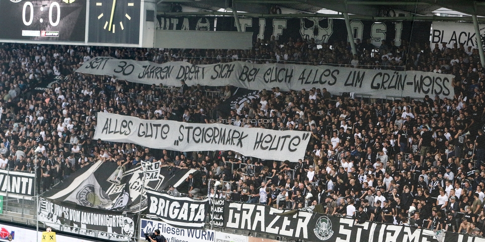 Sturm Graz - Rapid Wien
Oesterreichische Fussball Bundesliga, 6. Runde, SK Sturm Graz - SK Rapid Wien, Stadion Liebenau Graz, 02.09.2018. 

Foto zeigt Fans von Sturm mit einem Spruchband
