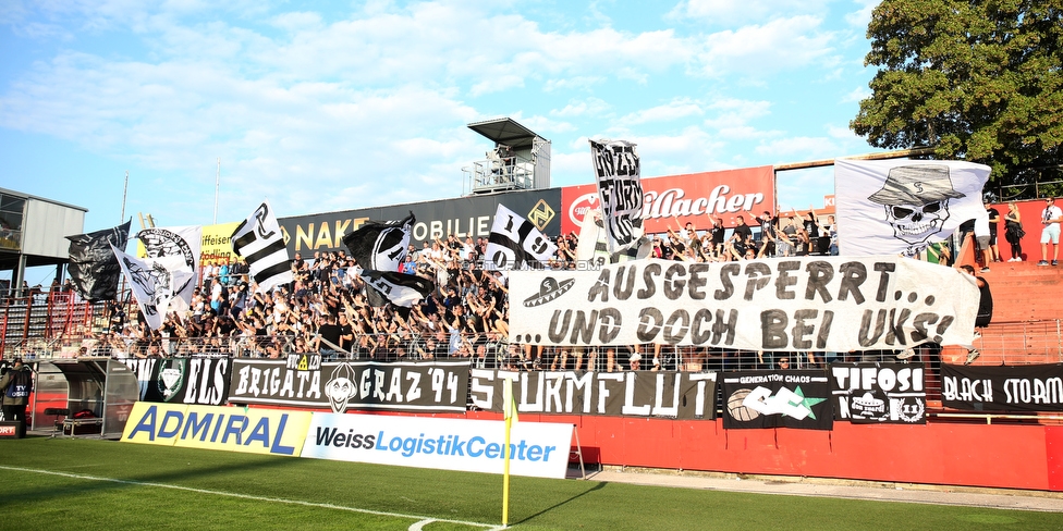 Admira Wacker - Sturm Graz
Oesterreichische Fussball Bundesliga, 7. Runde, FC Admira Wacker Moedling - SK Sturm Graz, Stadion Suedstadt Maria Enzersdorf, 15.09.2018. 

Foto zeigt Fans von Sturm mit einem Spruchband
