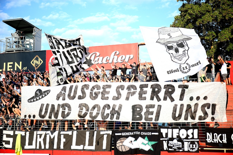 Admira Wacker - Sturm Graz
Oesterreichische Fussball Bundesliga, 7. Runde, FC Admira Wacker Moedling - SK Sturm Graz, Stadion Suedstadt Maria Enzersdorf, 15.09.2018. 

Foto zeigt Fans von Sturm mit einem Spruchband
