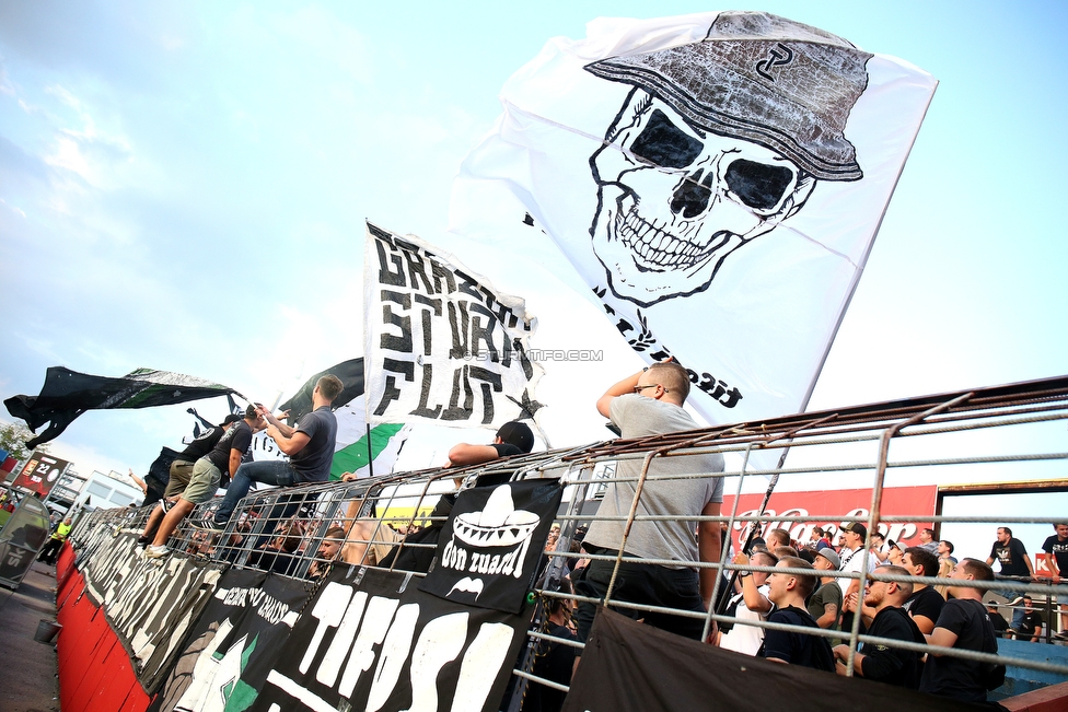 Admira Wacker - Sturm Graz
Oesterreichische Fussball Bundesliga, 7. Runde, FC Admira Wacker Moedling - SK Sturm Graz, Stadion Suedstadt Maria Enzersdorf, 15.09.2018. 

Foto zeigt Fans von Sturm
