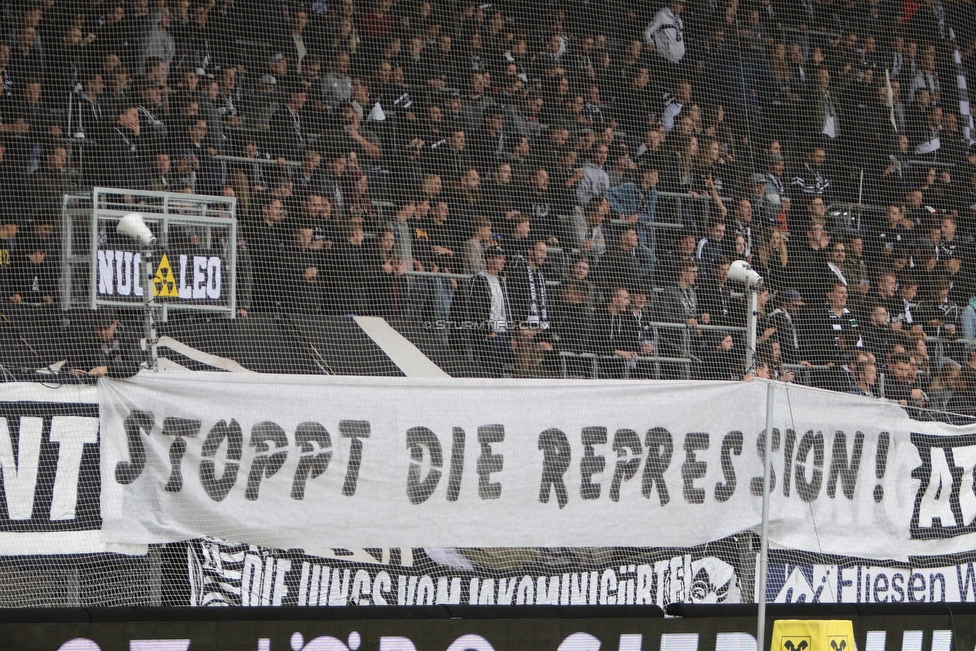 Sturm Graz - Mattersburg
Oesterreichische Fussball Bundesliga, 8. Runde, SK Sturm Graz - SV Mattersburg, Stadion Liebenau Graz, 22.09.2018. 

Foto zeigt Fans von Sturm mit einem Spruchband
Schlüsselwörter: protest