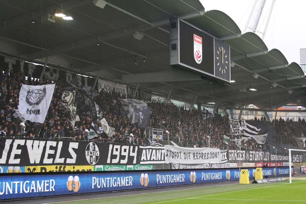 Sturm Graz - Mattersburg
Oesterreichische Fussball Bundesliga, 8. Runde, SK Sturm Graz - SV Mattersburg, Stadion Liebenau Graz, 22.09.2018. 

Foto zeigt Fans von Sturm mit einem Spruchband
Schlüsselwörter: protest