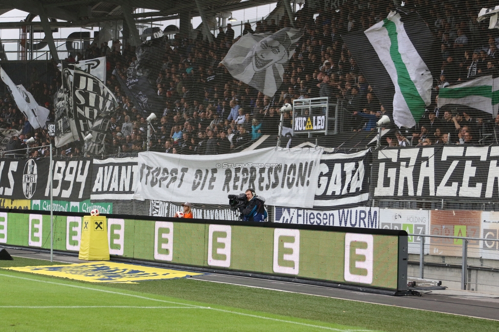 Sturm Graz - Mattersburg
Oesterreichische Fussball Bundesliga, 8. Runde, SK Sturm Graz - SV Mattersburg, Stadion Liebenau Graz, 22.09.2018. 

Foto zeigt Fans von Sturm mit einem Spruchband
Schlüsselwörter: protest