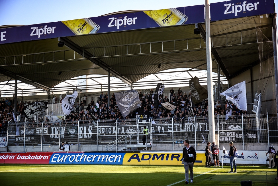 LASK - Sturm Graz
Oesterreichische Fussball Bundesliga, 9. Runde, LASK - SK Sturm Graz, Waldstadion Pasching, 30.09.2018. 

Foto zeigt Fans von Sturm
