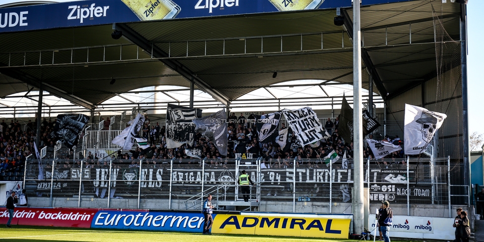 LASK - Sturm Graz
Oesterreichische Fussball Bundesliga, 9. Runde, LASK - SK Sturm Graz, Waldstadion Pasching, 30.09.2018. 

Foto zeigt Fans von Sturm
