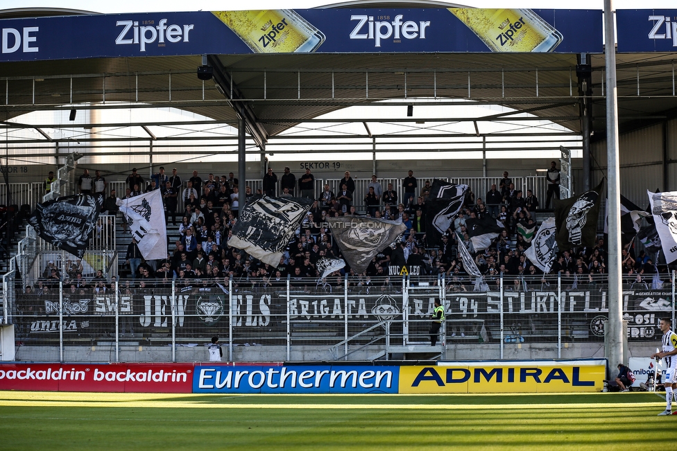 LASK - Sturm Graz
Oesterreichische Fussball Bundesliga, 9. Runde, LASK - SK Sturm Graz, Waldstadion Pasching, 30.09.2018. 

Foto zeigt Fans von Sturm
