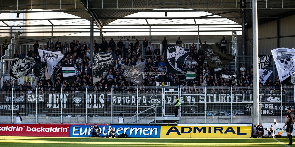 LASK - Sturm Graz
Oesterreichische Fussball Bundesliga, 9. Runde, LASK - SK Sturm Graz, Waldstadion Pasching, 30.09.2018. 

Foto zeigt Fans von Sturm
