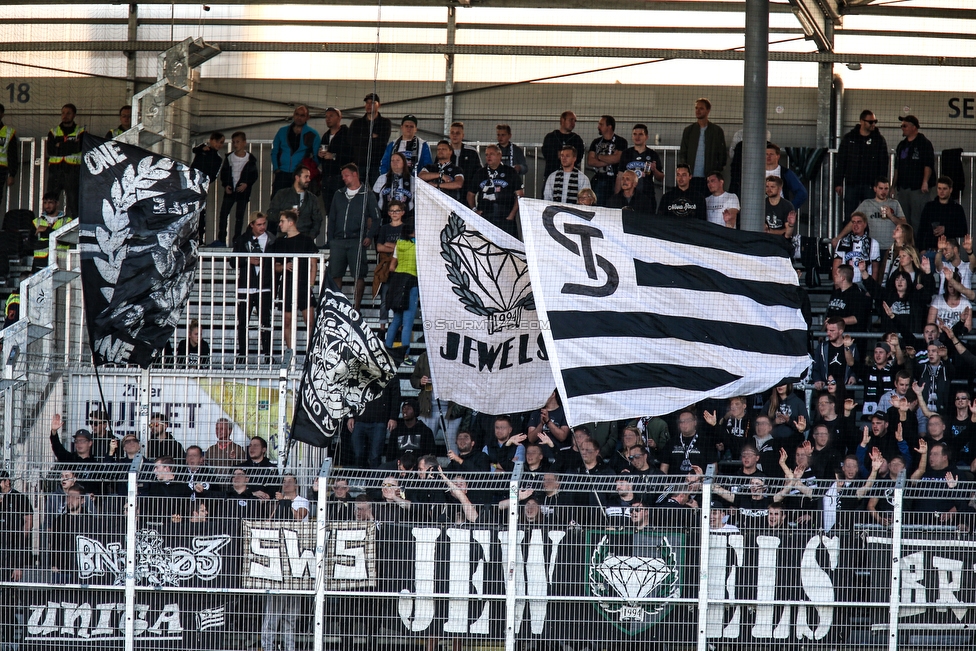 LASK - Sturm Graz
Oesterreichische Fussball Bundesliga, 9. Runde, LASK - SK Sturm Graz, Waldstadion Pasching, 30.09.2018. 

Foto zeigt Fans von Sturm
