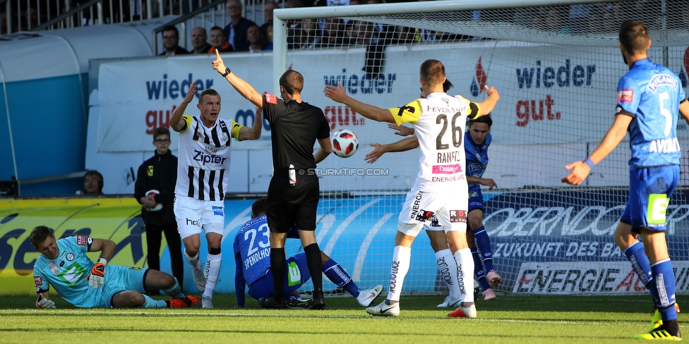 LASK - Sturm Graz
Oesterreichische Fussball Bundesliga, 9. Runde, LASK - SK Sturm Graz, Waldstadion Pasching, 30.09.2018. 

Foto zeigt Joerg Siebenhandl (Sturm), Schiedsrichter Harlad Lechner, Reinhold Ranftl (LASK) und Anastasios Avlonitis (Sturm)
