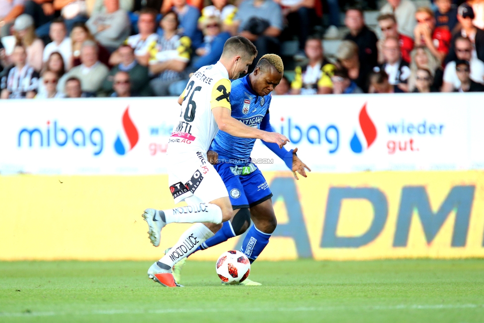 LASK - Sturm Graz
Oesterreichische Fussball Bundesliga, 9. Runde, LASK - SK Sturm Graz, Waldstadion Pasching, 30.09.2018. 

Foto zeigt Reinhold Ranftl (LASK) und Emeka Friday Eze (Sturm)
