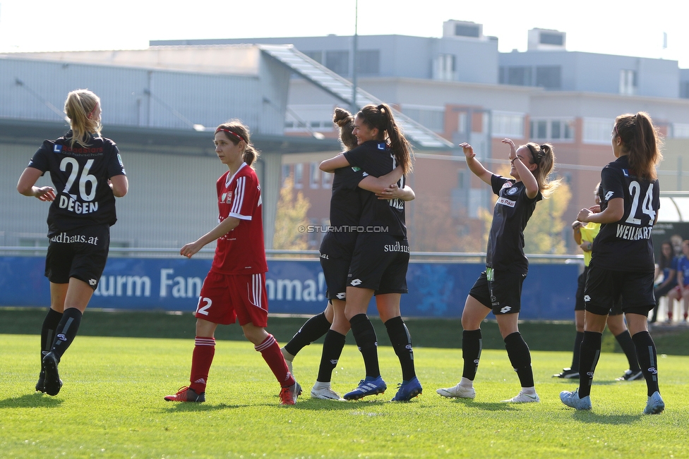 Sturm Damen - Suedburgenland
OEFB Frauen Bundesliga, 6. Runde,  SK Sturm Graz Damen - FC Suedburgenland, Trainingszentrum Messendor Graz, 13.10.2017. 

Foto zeigt Celina Degen (Sturm Damen), Anna Malle (Sturm Damen) und Yvonne Weilharter (Sturm Damen)
