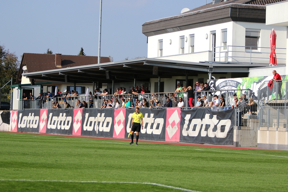 Sturm Damen - Suedburgenland
OEFB Frauen Bundesliga, 6. Runde,  SK Sturm Graz Damen - FC Suedburgenland, Trainingszentrum Messendor Graz, 13.10.2017. 

Foto zeigt Fans von Sturm
