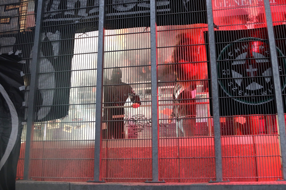 Austria Wien - Sturm Graz
Oesterreichische Fussball Bundesliga, 11. Runde, FK Austria Wien - SK Sturm Graz, Franz Horr Stadion Wien, 21.10.2018. 

Foto zeigt Fans von Sturm mit einer Choreografie
Schlüsselwörter: pyrotechnik