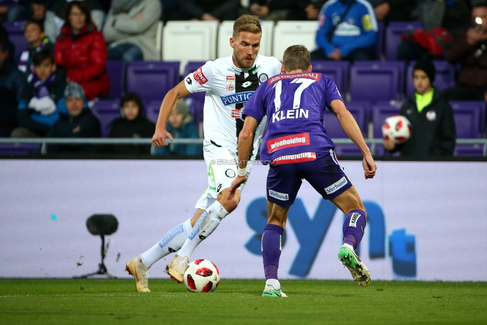 Austria Wien - Sturm Graz
Oesterreichische Fussball Bundesliga, 11. Runde, FK Austria Wien - SK Sturm Graz, Franz Horr Stadion Wien, 21.10.2018. 

Foto zeigt Lukas Grozurek (Sturm) und Florian Klein (Austria)
