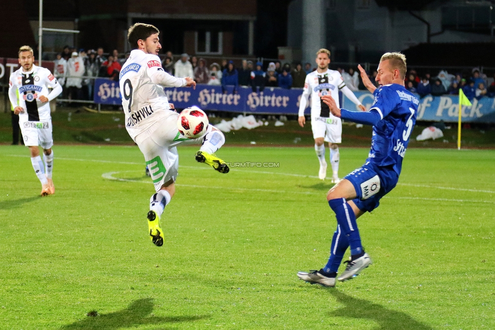 Hartberg - Sturm Graz
Oesterreichische Fussball Bundesliga, 12. Runde, TSV Hartberg - SK Sturm Graz, Franz Arena Hartberg, 27.10.2018. 

Foto zeigt Otar Kiteishvili (Sturm) und Florian Sittsam (Hartberg)
