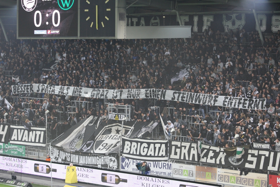 Sturm Graz - Innsbruck
Oesterreichische Fussball Bundesliga, 13. Runde, SK Sturm Graz - FC Wacker Innsbruck, Stadion Liebenau Graz, 03.11.2018. 

Foto zeigt Fans von Sturm mit einem Spruchband
