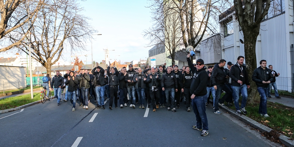 Sturm Graz - St. Poelten
Oesterreichische Fussball Bundesliga, 14. Runde, SK Sturm Graz - FC Wacker Innsbruck, Stadion Liebenau Graz, 10.11.2018. 

Foto zeigt Fans von Sturm beim Corteo
