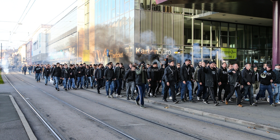 Sturm Graz - St. Poelten
Oesterreichische Fussball Bundesliga, 14. Runde, SK Sturm Graz - FC Wacker Innsbruck, Stadion Liebenau Graz, 10.11.2018. 

Foto zeigt Fans von Sturm beim Corteo
