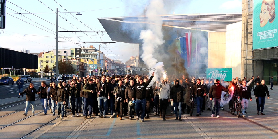 Sturm Graz - St. Poelten
Oesterreichische Fussball Bundesliga, 14. Runde, SK Sturm Graz - FC Wacker Innsbruck, Stadion Liebenau Graz, 10.11.2018. 

Foto zeigt Fans von Sturm beim Corteo
