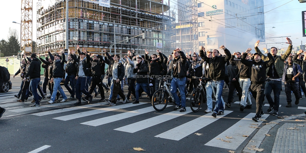 Sturm Graz - St. Poelten
Oesterreichische Fussball Bundesliga, 14. Runde, SK Sturm Graz - FC Wacker Innsbruck, Stadion Liebenau Graz, 10.11.2018. 

Foto zeigt Fans von Sturm beim Corteo
