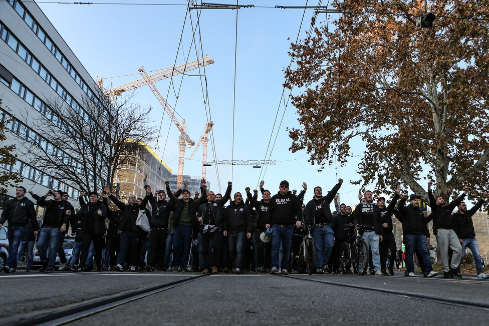 Sturm Graz - St. Poelten
Oesterreichische Fussball Bundesliga, 14. Runde, SK Sturm Graz - FC Wacker Innsbruck, Stadion Liebenau Graz, 10.11.2018. 

Foto zeigt Fans von Sturm beim Corteo
