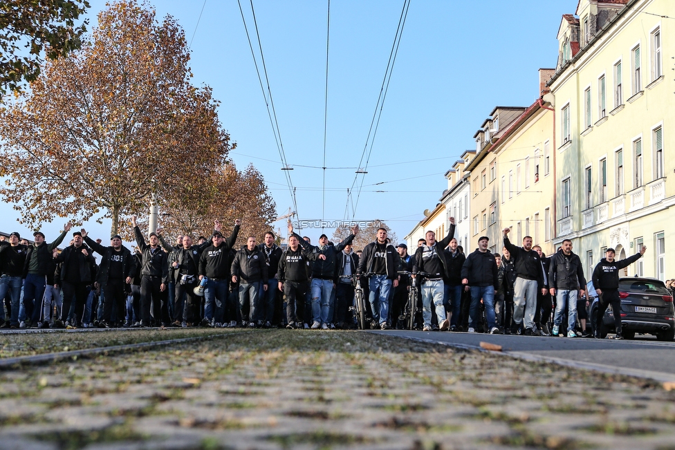 Sturm Graz - St. Poelten
Oesterreichische Fussball Bundesliga, 14. Runde, SK Sturm Graz - FC Wacker Innsbruck, Stadion Liebenau Graz, 10.11.2018. 

Foto zeigt Fans von Sturm beim Corteo
