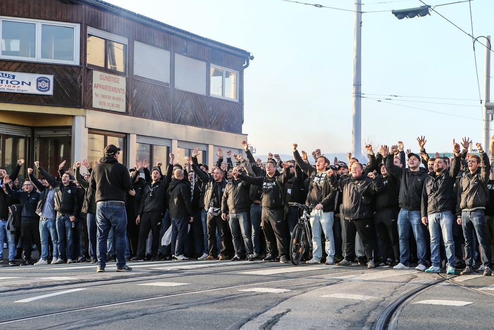 Sturm Graz - St. Poelten
Oesterreichische Fussball Bundesliga, 14. Runde, SK Sturm Graz - FC Wacker Innsbruck, Stadion Liebenau Graz, 10.11.2018. 

Foto zeigt Fans von Sturm beim Corteo
