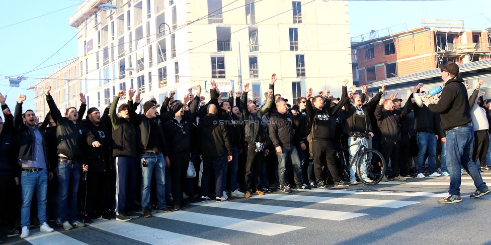 Sturm Graz - St. Poelten
Oesterreichische Fussball Bundesliga, 14. Runde, SK Sturm Graz - FC Wacker Innsbruck, Stadion Liebenau Graz, 10.11.2018. 

Foto zeigt Fans von Sturm beim Corteo
