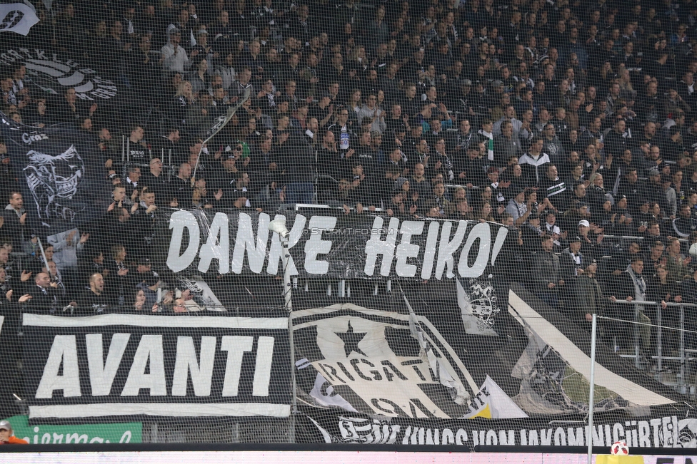 Sturm Graz - St. Poelten
Oesterreichische Fussball Bundesliga, 14. Runde, SK Sturm Graz - FC Wacker Innsbruck, Stadion Liebenau Graz, 10.11.2018. 

Foto zeigt Fans von Sturm mit einem Spruchband
