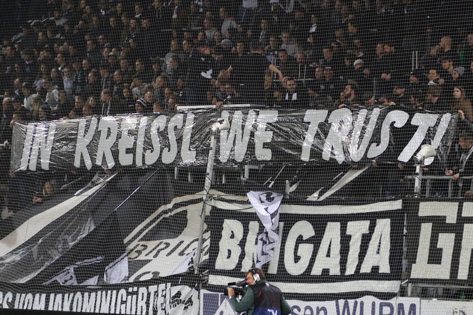 Sturm Graz - St. Poelten
Oesterreichische Fussball Bundesliga, 14. Runde, SK Sturm Graz - FC Wacker Innsbruck, Stadion Liebenau Graz, 10.11.2018. 

Foto zeigt Fans von Sturm mit einem Spruchband
