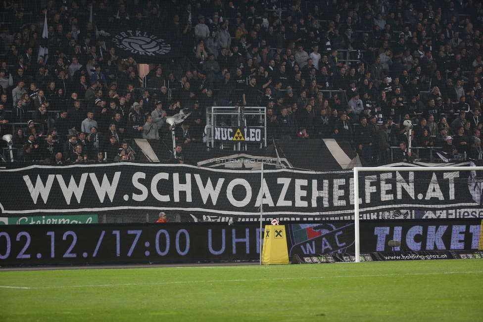 Sturm Graz - St. Poelten
Oesterreichische Fussball Bundesliga, 14. Runde, SK Sturm Graz - FC Wacker Innsbruck, Stadion Liebenau Graz, 10.11.2018. 

Foto zeigt Fans von Sturm mit einem Spruchband
