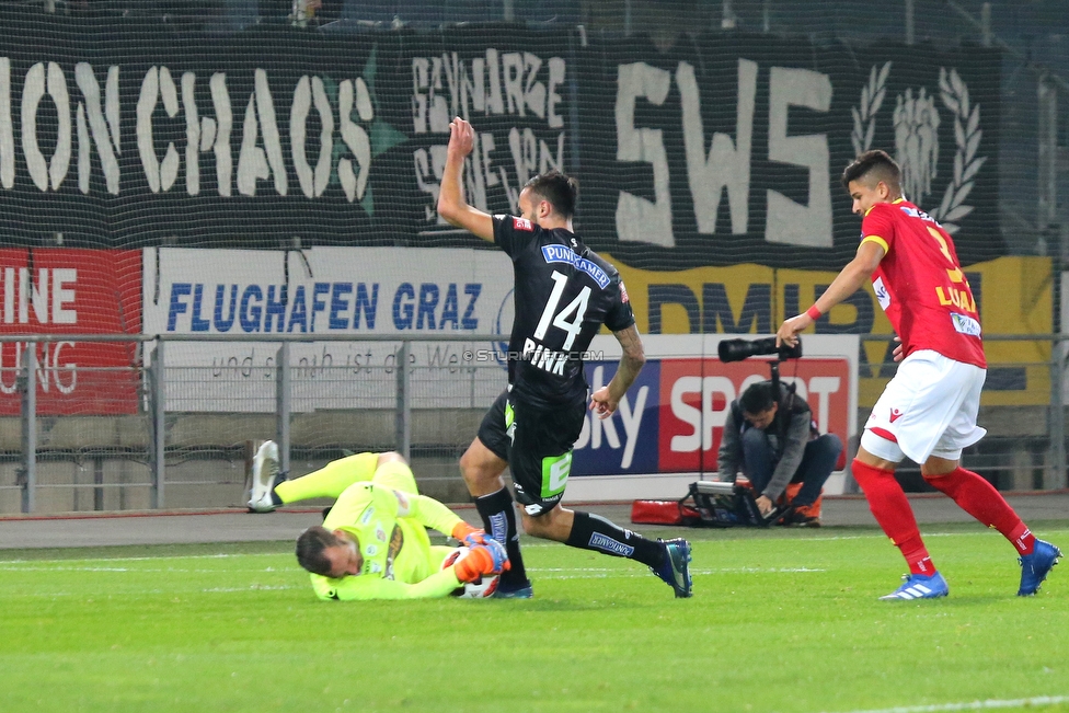 Sturm Graz - St. Poelten
Oesterreichische Fussball Bundesliga, 14. Runde, SK Sturm Graz - FC Wacker Innsbruck, Stadion Liebenau Graz, 10.11.2018. 

Foto zeigt Christoph Riegler (St. Poelten), Markus Pink (Sturm) und Luan Leite Da Silva (St. Poelten)
