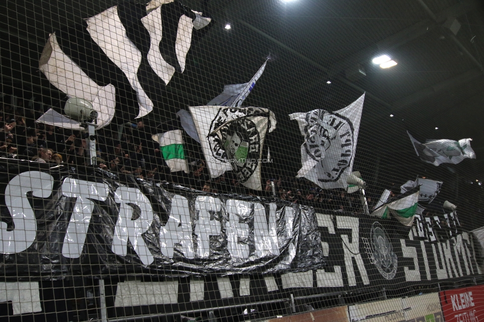 Sturm Graz - Wolfsberg
Oesterreichische Fussball Bundesliga, 16. Runde, SK Sturm Graz - Wolfsberger AC, Stadion Liebenau Graz, 02.12.2018. 

Foto zeigt Fans von Sturm mit einem Spruchband
