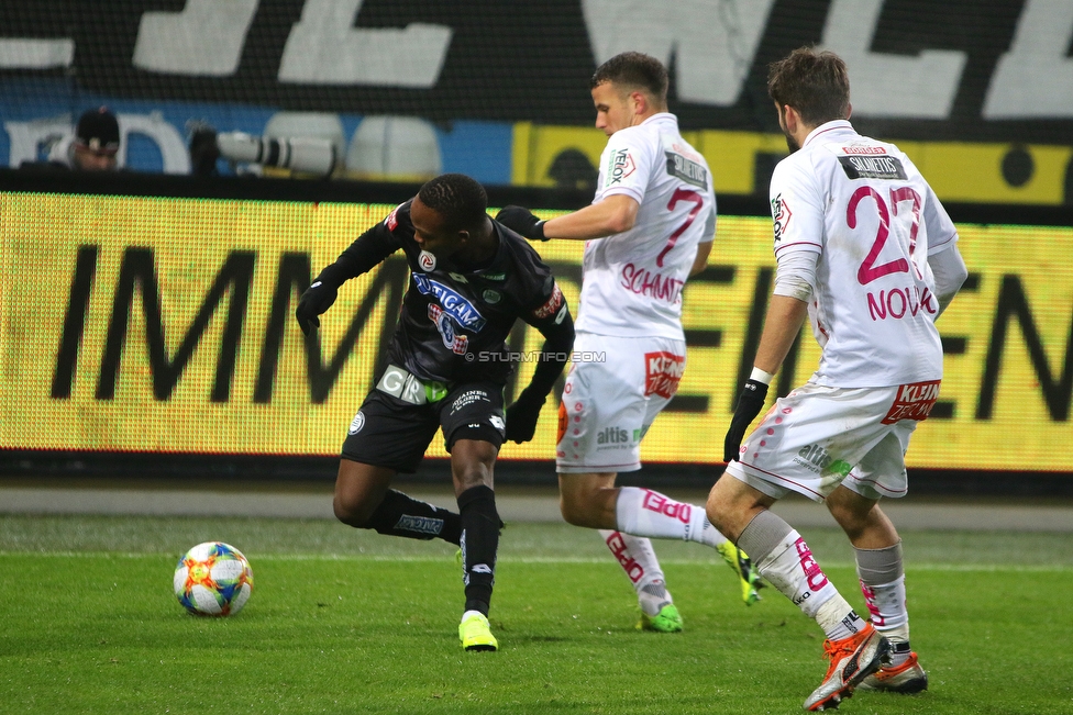 Sturm Graz - Wolfsberg
Oesterreichische Fussball Bundesliga, 16. Runde, SK Sturm Graz - Wolfsberger AC, Stadion Liebenau Graz, 02.12.2018. 

Foto zeigt Michael John Lema (Sturm), Lukas Schmitz (Wolfsberg) und Michael Novak (Wolfsberg)
