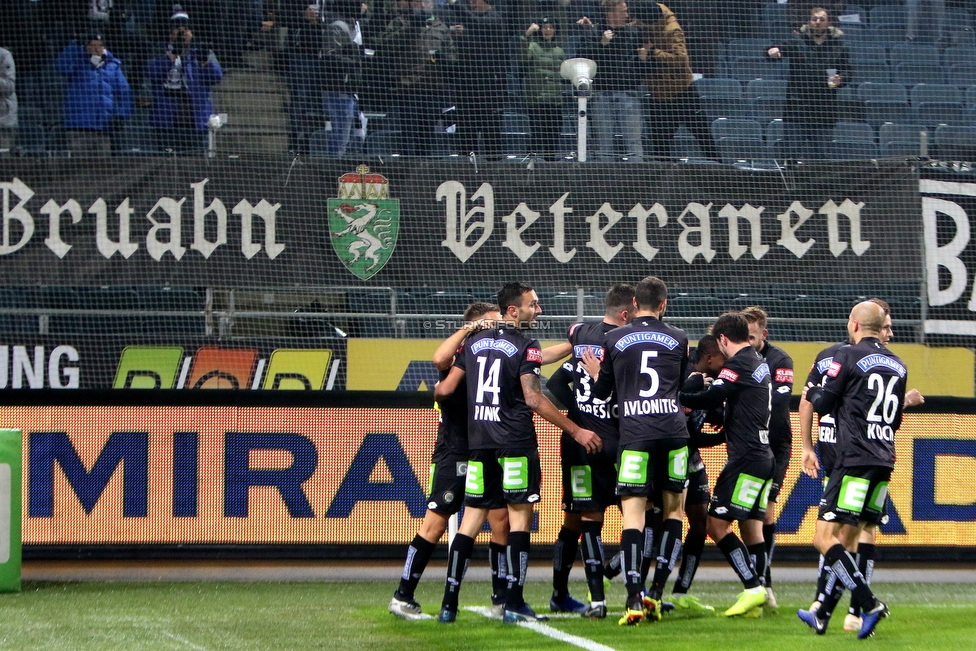 Sturm Graz - Wolfsberg
Oesterreichische Fussball Bundesliga, 16. Runde, SK Sturm Graz - Wolfsberger AC, Stadion Liebenau Graz, 02.12.2018. 

Foto zeigt die Mannschaft von Sturm und Fans von Sturm
